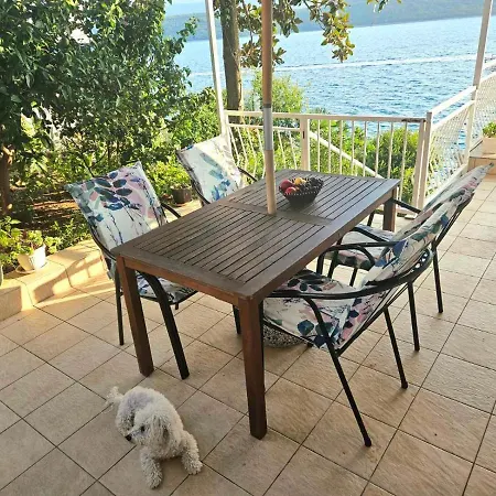 Orange Tree Mediterranean Beachfront House Сasa de vacaciones